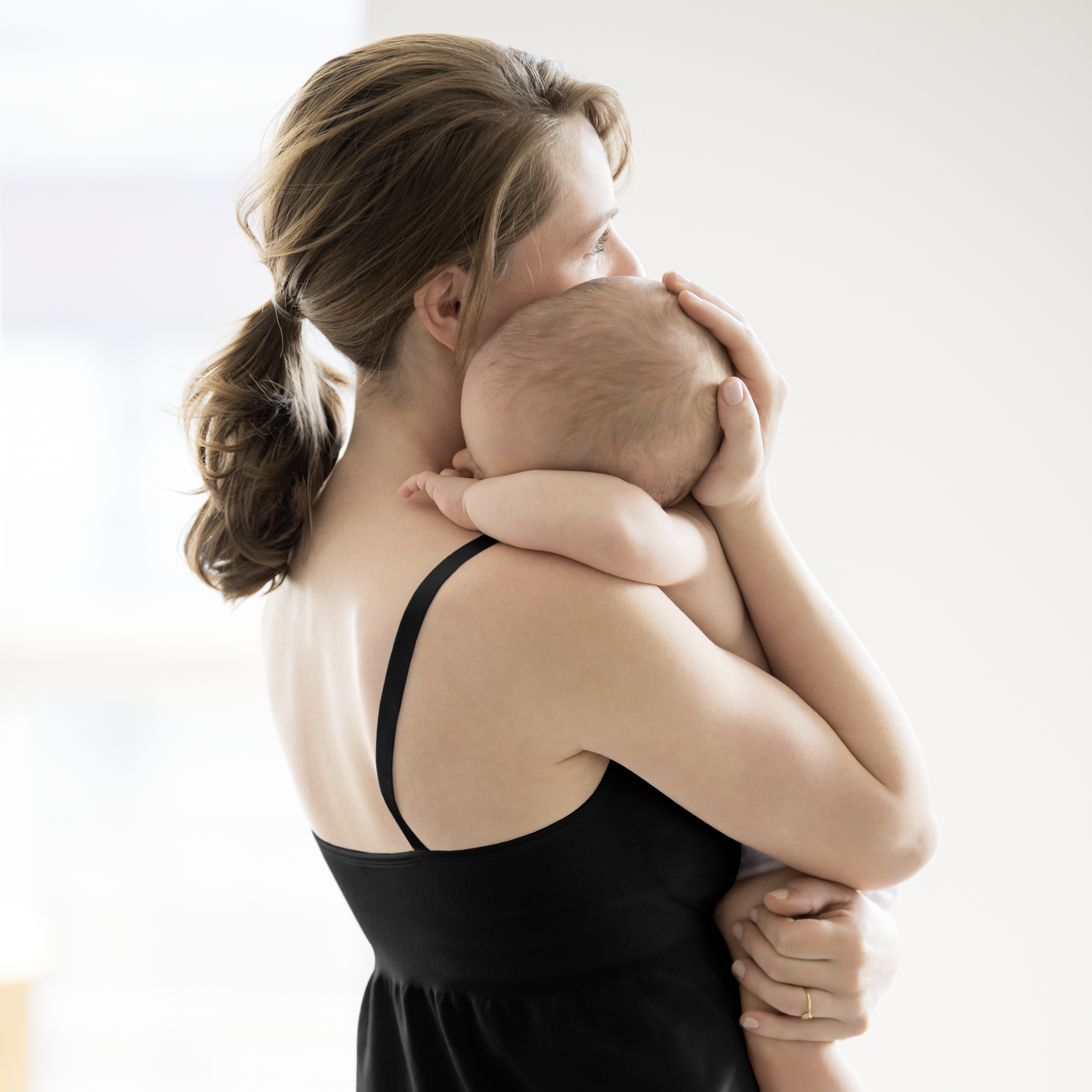 Débardeur allaitement Medela Noir - Rhône Médical- maman bébé